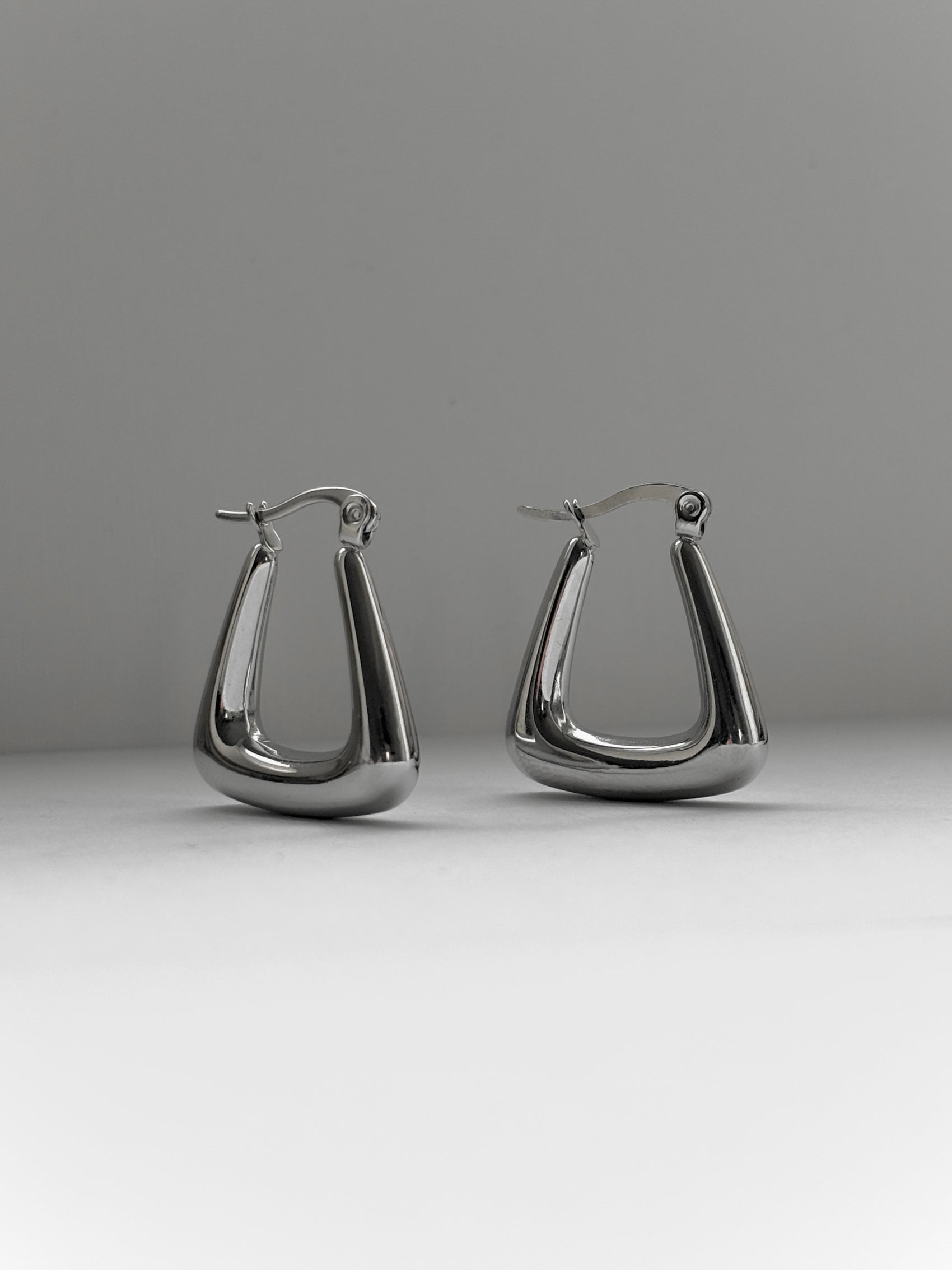 Sculptural Drop earring - Alexander Ahrens